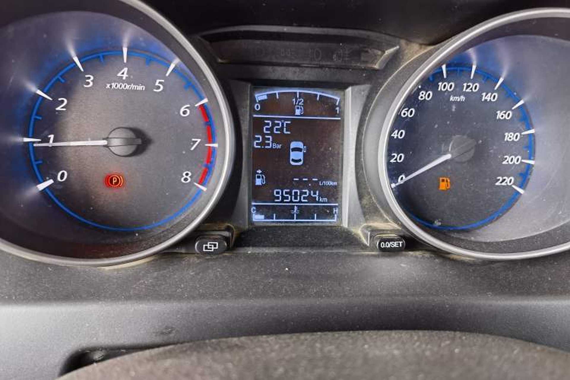 Used FORTHING Joyear X5 2016 1.6L Manual Luxury Model Odometer Close Up