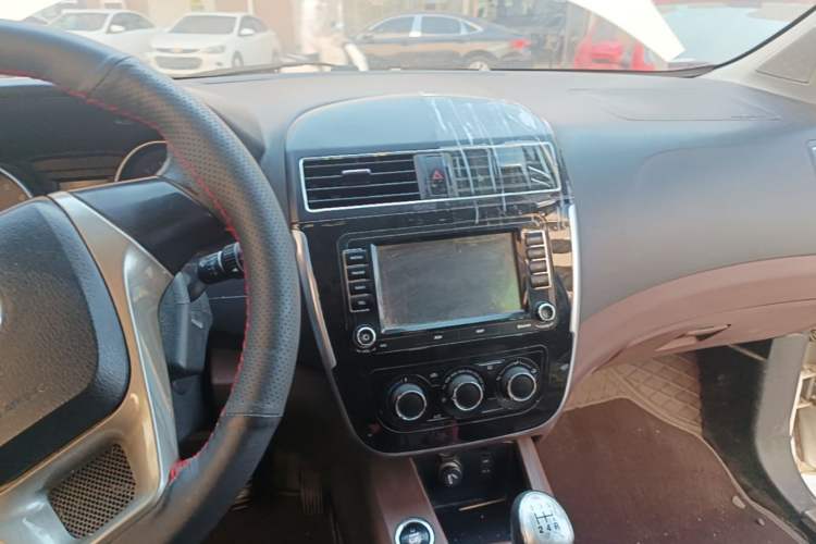 Used FORTHING Joyear X5 2016 1.6L Manual Luxury Model Audio And AC Panel