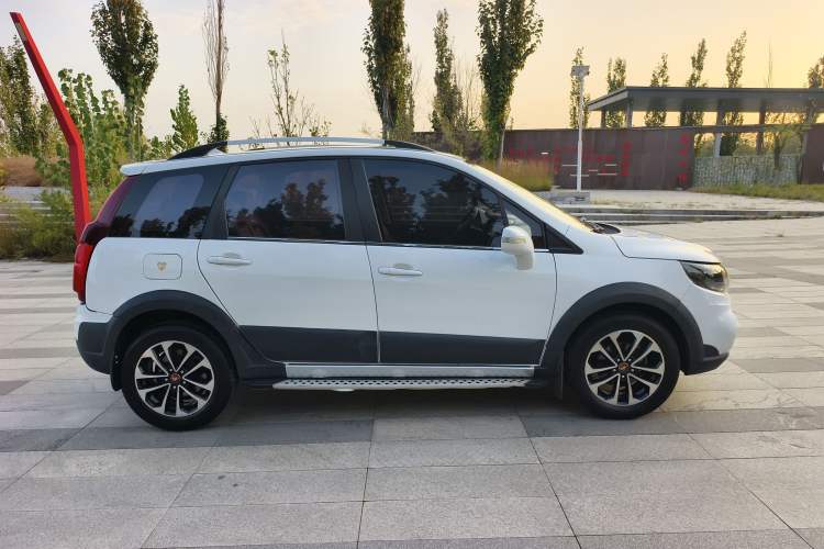 Used FORTHING Joyear X5 2016 1.6L Manual Luxury Edition Exterior 2