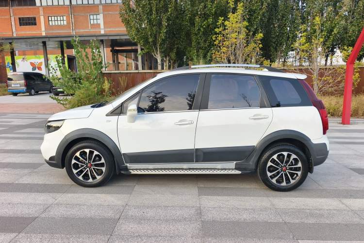 Used FORTHING Joyear X5 2016 1.6L Manual Luxury Edition Exterior 5