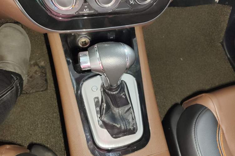 Used FORTHING Joyear X5 2016 1.6L CVT Luxury Model Gear Lever