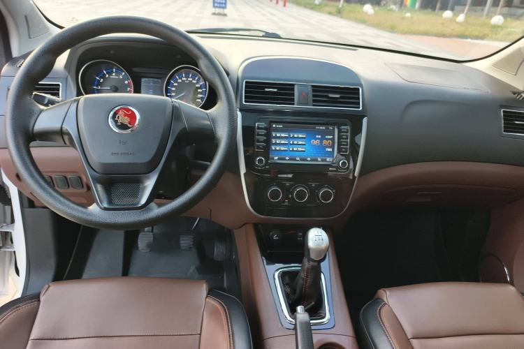 Used FORTHING Joyear X5 2016 1.6L Manual Luxury Edition Interior 3