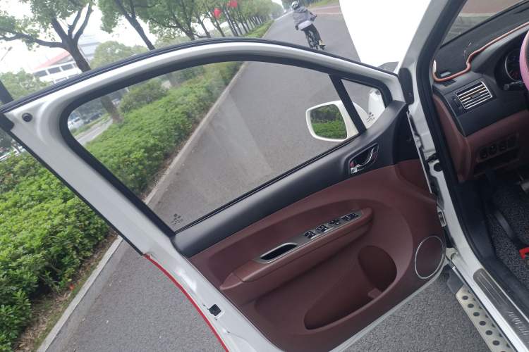 Used FORTHING Joyear X5 2016 1.6L Manual Luxury Model Left Front Door Interior