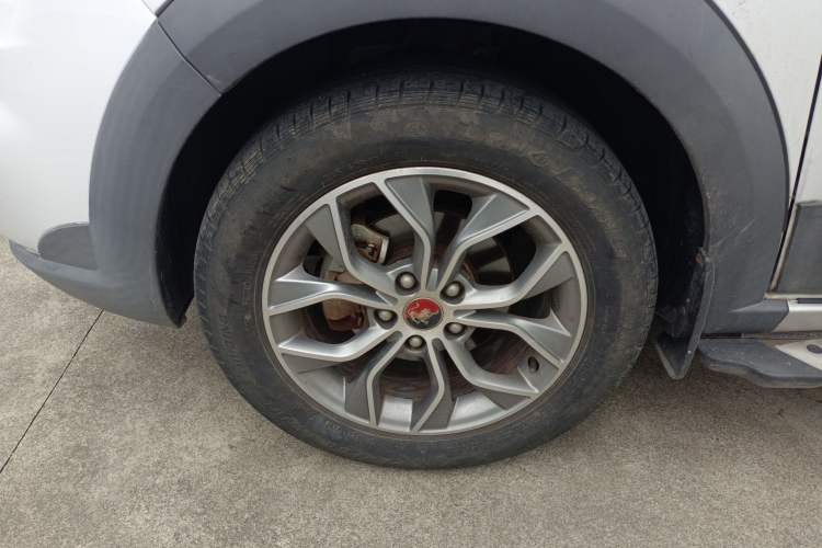 Used FORTHING Joyear X5 2016 1.6L Manual Luxury Edition Left Front Wheel Hub