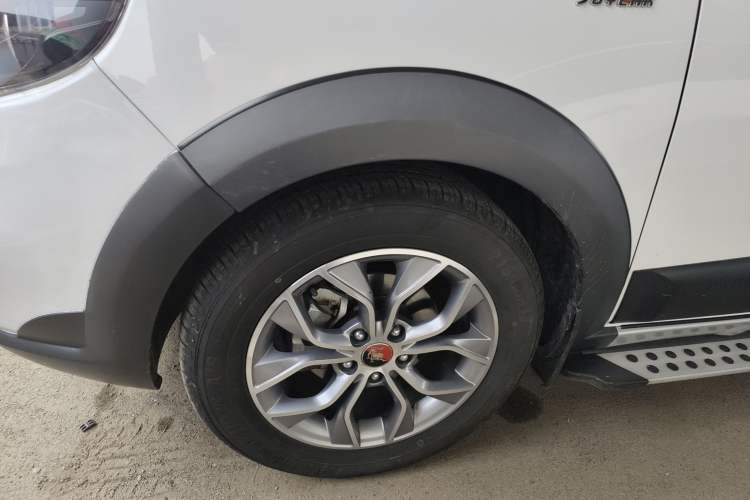 Used FORTHING Joyear X5 2016 1.6L CVT Luxury Model Left Front Wheel Hub