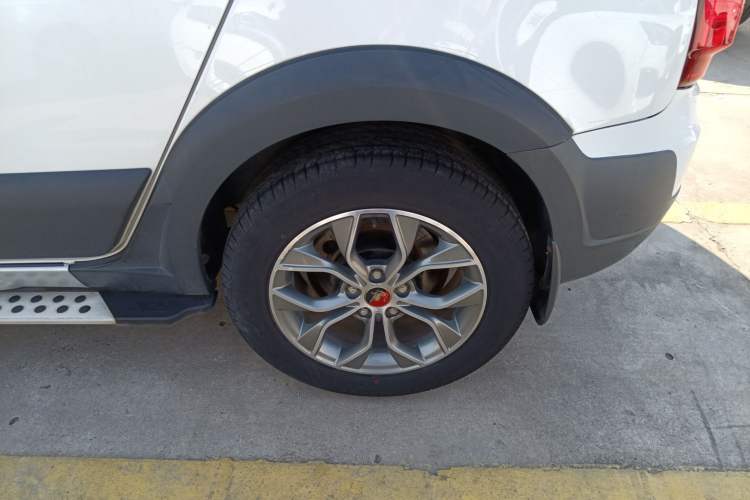 Used FORTHING Joyear X5 2016 1.6L Manual Luxury Edition Left Rear Wheel Hub