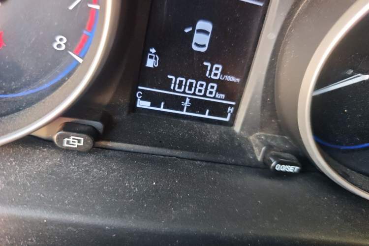 Used FORTHING Joyear X5 2016 1.6L Manual Luxury Edition Odometer Close Up