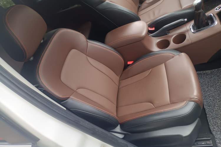Used FORTHING Joyear X5 2016 1.6L Manual Luxury Model Right Front Seat