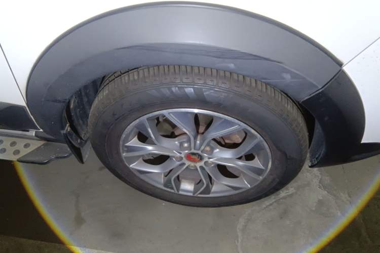 Used FORTHING Joyear X5 2016 1.6L CVT Luxury Model Right Front Wheel Hub