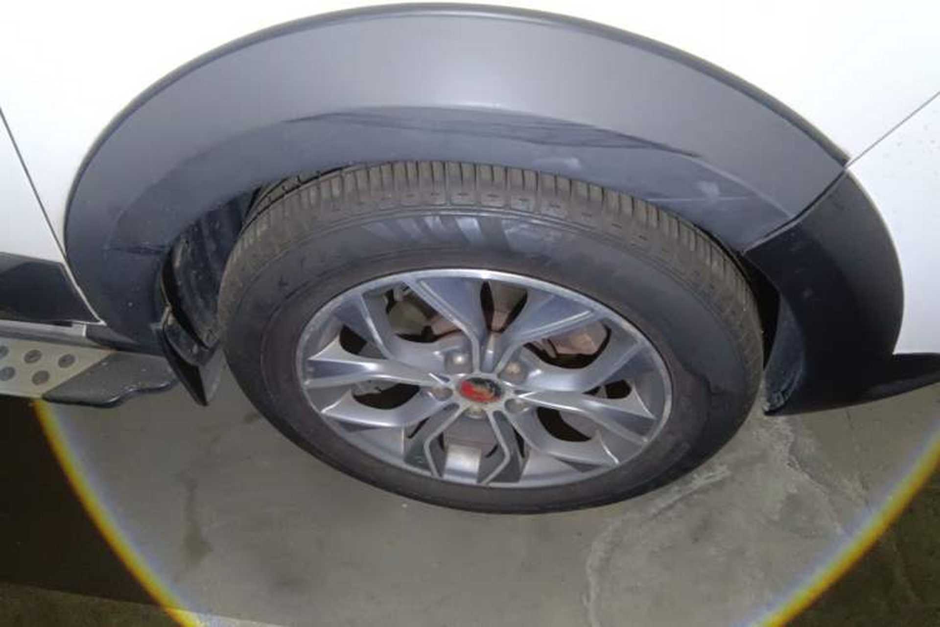 Used FORTHING Joyear X5 2016 1.6L CVT Luxury Model Right Front Wheel Hub