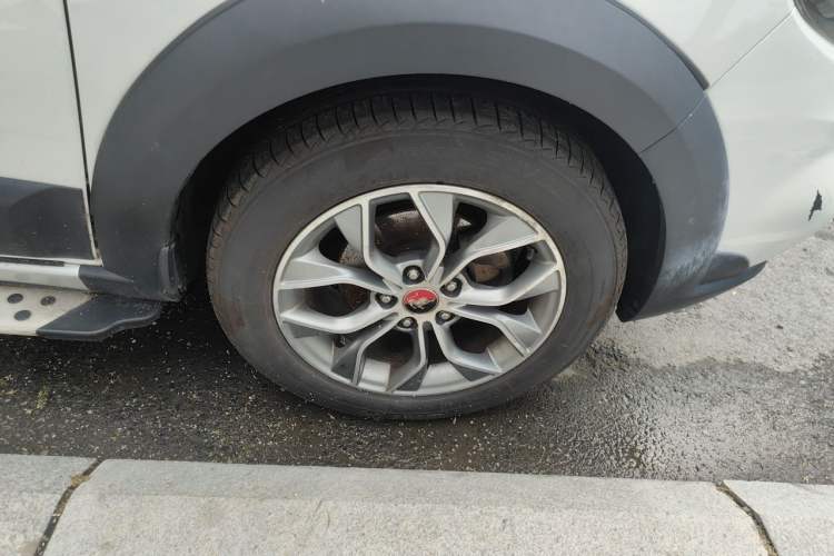 Used FORTHING Joyear X5 2016 1.6L Manual Luxury Model Right Front Wheel Hub