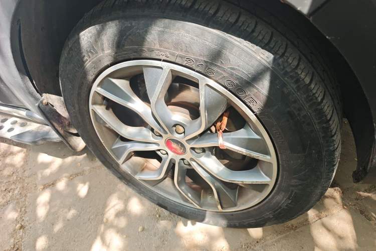 Used FORTHING Joyear X5 2016 1.6L Manual Luxury Edition Right Front Wheel Hub