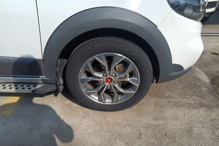 Used FORTHING Joyear X5 2016 1.6L Manual Luxury Edition Right Front Wheel Hub