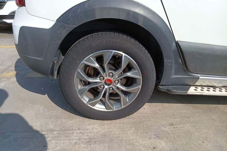 Used FORTHING Joyear X5 2016 1.6L Manual Luxury Edition Right Rear Wheel Hub