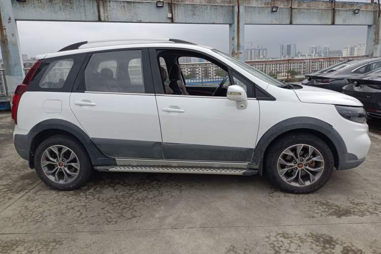 Used FORTHING Joyear X5 2016 1.6L Manual Luxury Edition Right Side