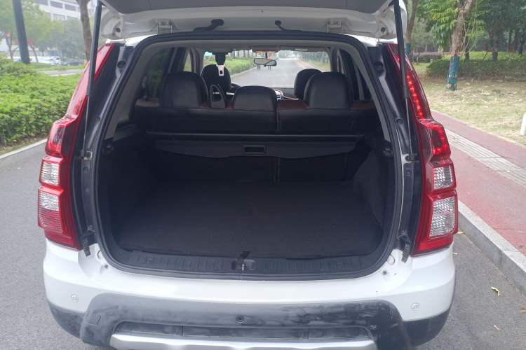 Used FORTHING Joyear X5 2016 1.6L Manual Luxury Model Trunk