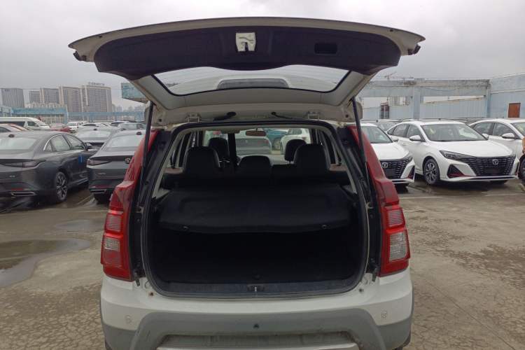 Used FORTHING Joyear X5 2016 1.6L Manual Luxury Edition Trunk