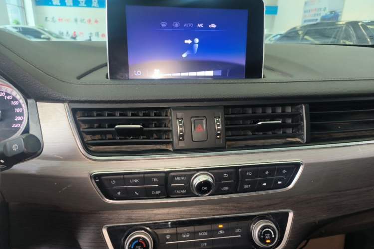 Used FORTHING Joyear X5 2017 Jingxiang Series 1.5T Manual Luxury Model Audio And AC Panel