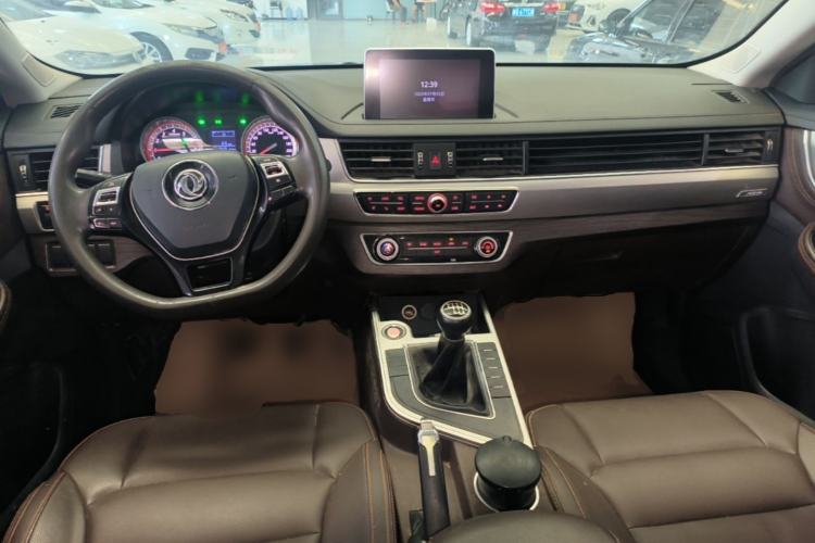 Used FORTHING Joyear X5 2017 Jingxiang Series 1.5T Manual Luxury Model Center Console