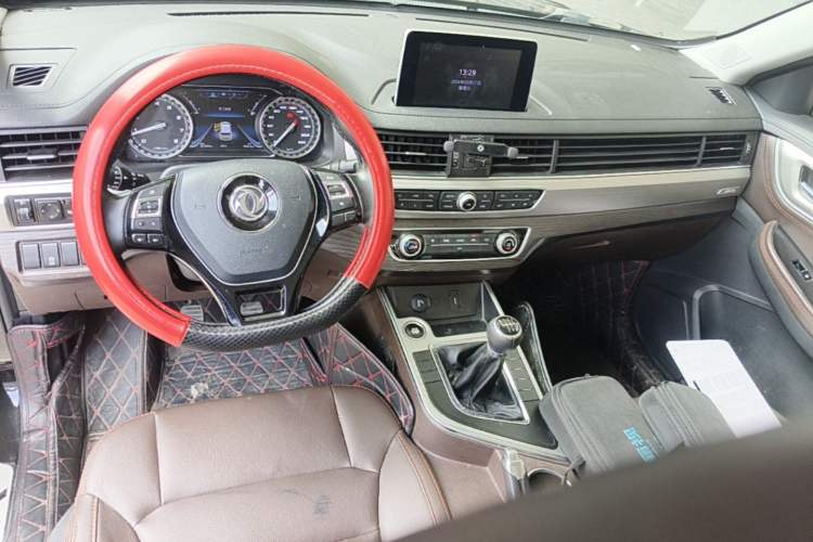 Used FORTHING Joyear X5 2017 Jingxiang Series 1.5T Manual Luxury Model Center Console