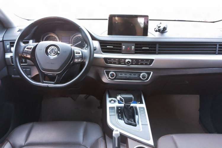 Used FORTHING Joyear X5 2017 1.6L CVT Luxury Model Center Console