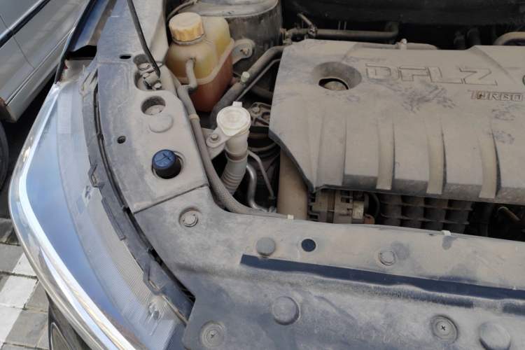 Used FORTHING Joyear X5 2017 Jingxiang Series 1.5T CVT Luxury Model Engine Bay Right