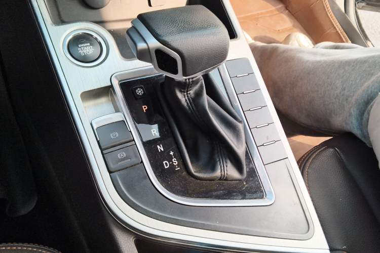 Used FORTHING Joyear X5 2017 Jingxiang Series 1.5T CVT Luxury Model Gear Lever