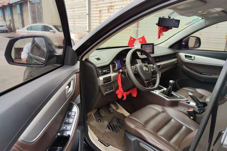 Used FORTHING Joyear X5 2017 Jingxiang Series 1.5T Manual Luxury Model Interior 2