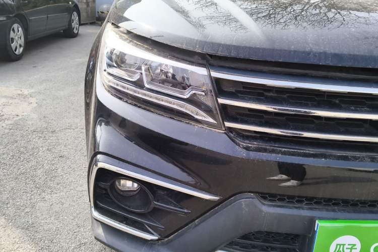 Used FORTHING Joyear X5 2017 Jingxiang Series 1.5T CVT Luxury Model Right Front Headlight