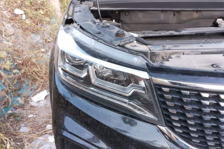 Used FORTHING Joyear X5 2017 1.6L CVT Luxury Model Right Front Headlight