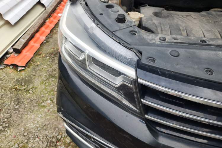 Used FORTHING Joyear X5 2017 Jingxiang Series 1.5T CVT Luxury Model Right Front Headlight