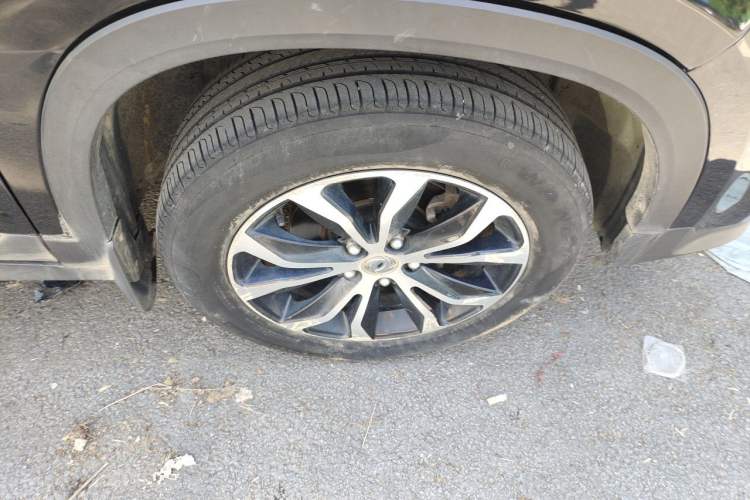 Used FORTHING Joyear X5 2017 1.6L CVT Luxury Model Right Front Wheel Hub