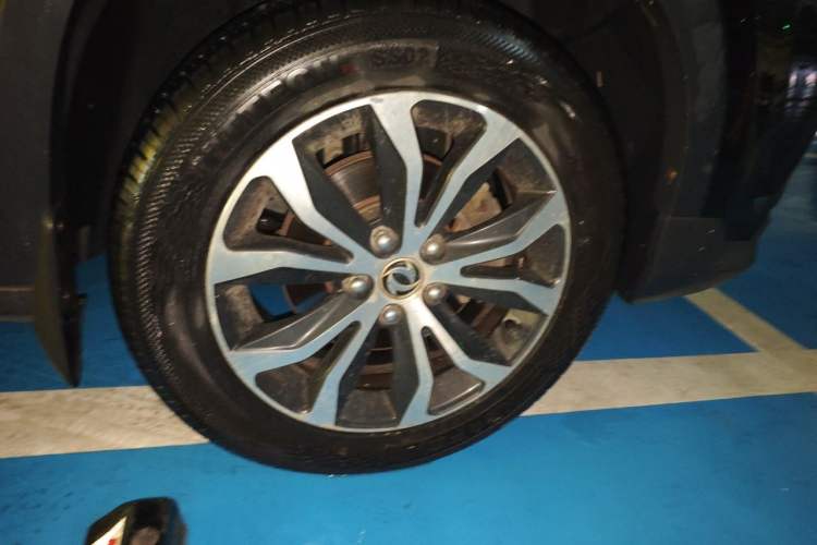 Used FORTHING Joyear X5 2017 Enjoy Series 1.6L CVT Luxury Model Right Front Wheel Hub