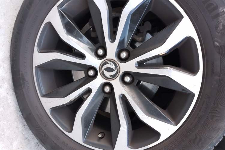 Used FORTHING Joyear X5 2017 1.6L CVT Luxury Model Right Front Wheel Hub