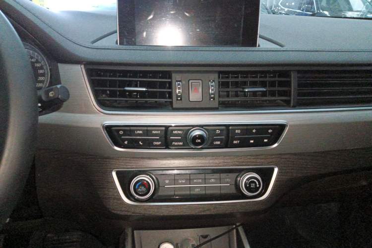 Used FORTHING Joyear X5 2017 1.6L CVT Luxury Model Audio And AC Panel
