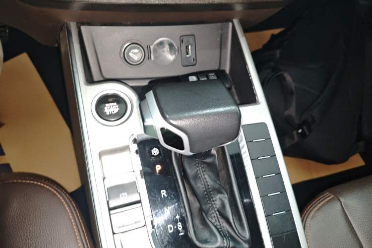 Used FORTHING Joyear X5 2017 Jingxiang Series 1.5T CVT Luxury Model Gear Lever