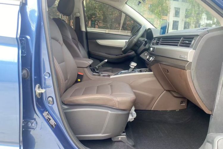Used FORTHING Joyear X5 2017 1.6L CVT Luxury Model Interior 1