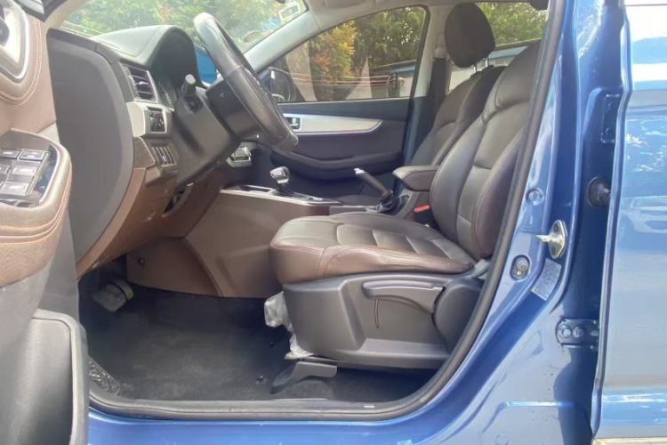 Used FORTHING Joyear X5 2017 1.6L CVT Luxury Model Interior 11