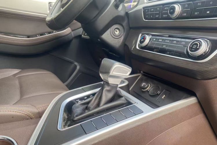 Used FORTHING Joyear X5 2017 1.6L CVT Luxury Model Interior 3