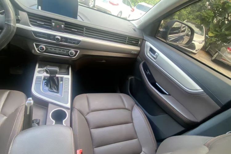 Used FORTHING Joyear X5 2017 1.6L CVT Luxury Model Interior 7