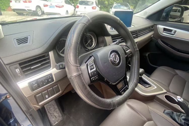 Used FORTHING Joyear X5 2017 1.6L CVT Luxury Model Interior 9