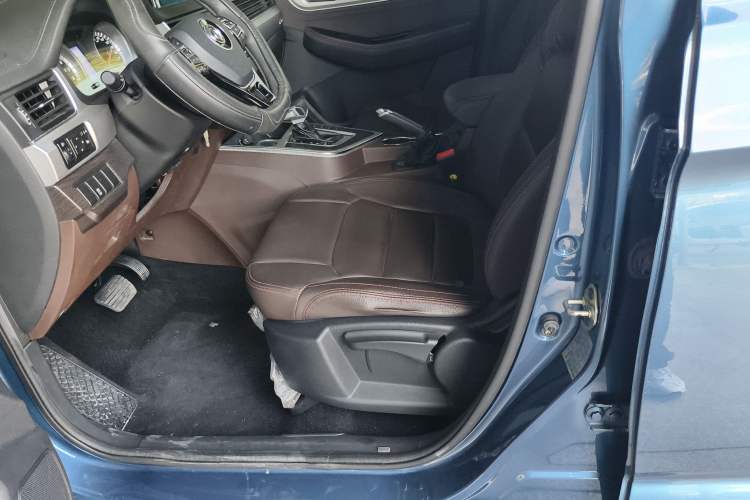 Used FORTHING Joyear X5 2017 1.6L CVT Luxury Model Left Front Seat