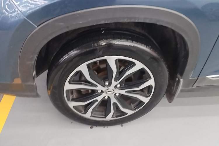 Used FORTHING Joyear X5 2017 Jingxiang Series 1.5T CVT Luxury Model Left Front Wheel Hub