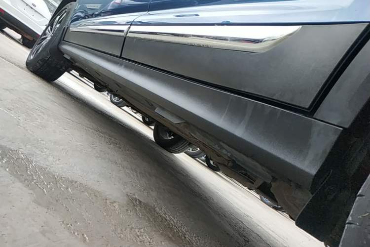 Used FORTHING Joyear X5 2017 Jingxiang Series 1.5T CVT Luxury Model Left Side Sill