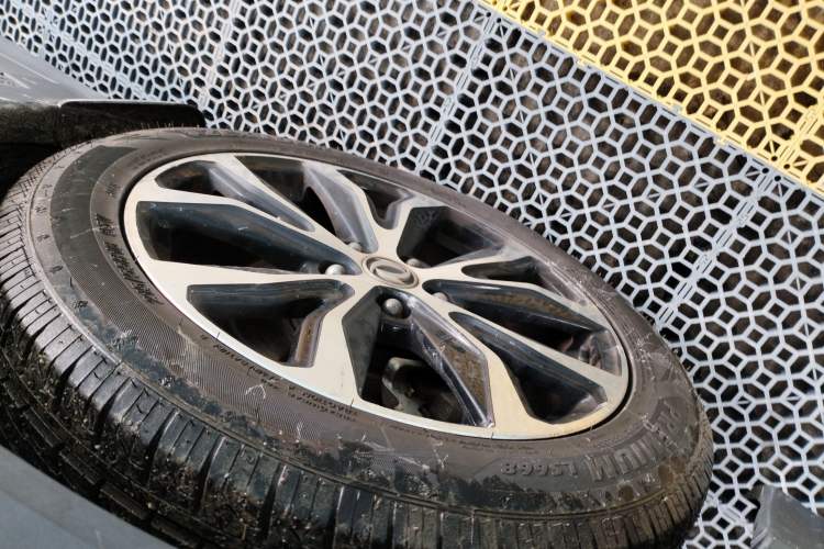 Used FORTHING Joyear X5 2017 Jingxiang Series 1.5T CVT Luxury Model Left Front Wheel Hub