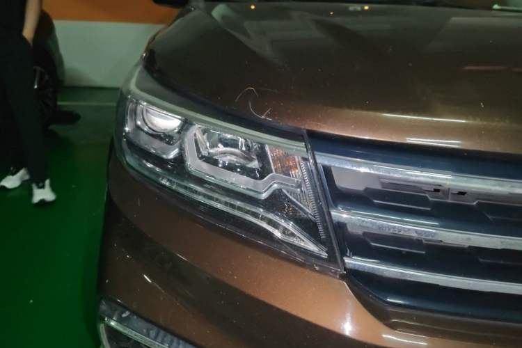 Used FORTHING Joyear X5 2017 Jingxiang Series 1.5T CVT Luxury Model Right Front Headlight