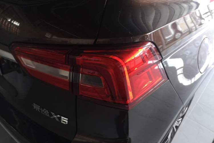 Used FORTHING Joyear X5 2017 1.6L CVT Luxury Model Right Rear Taillight