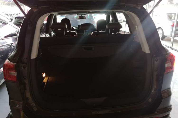 Used FORTHING Joyear X5 2017 1.6L CVT Luxury Model Trunk
