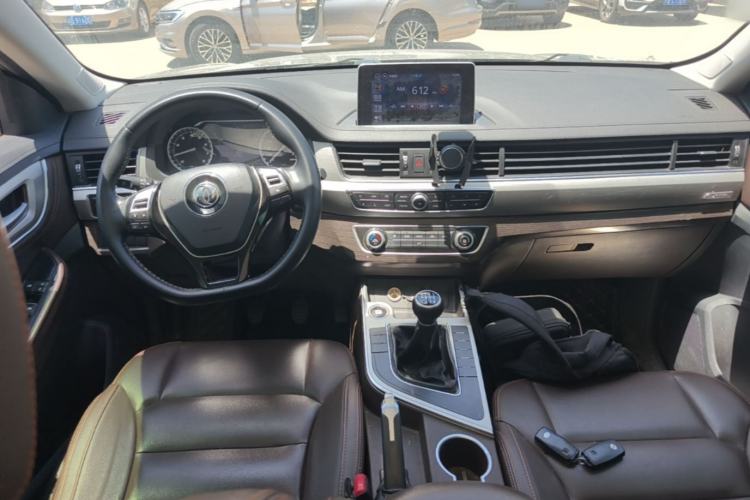 Used FORTHING Joyear X5 2017 Jingxiang Series 1.5T Manual Luxury Model Center Console