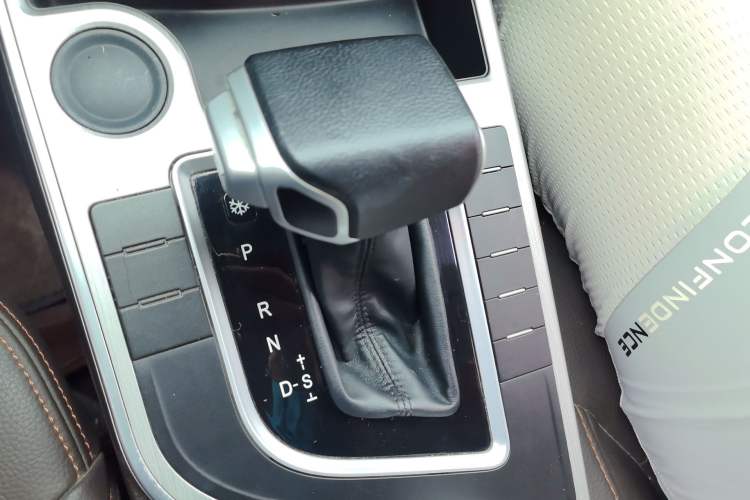 Used FORTHING Joyear X5 2017 1.6L CVT Luxury Model Gear Lever